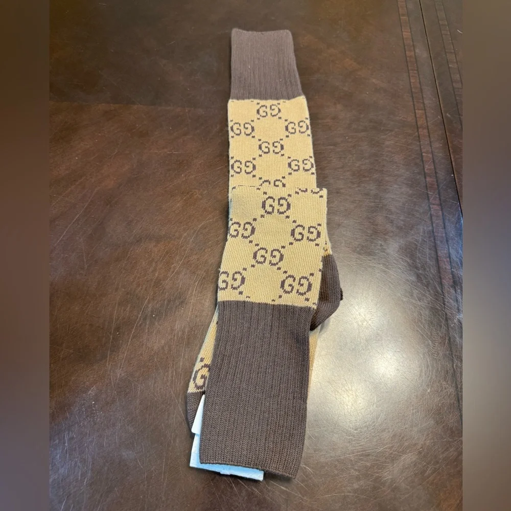 New Authentic Gucci GG Supreme Logo Socks Tan Brown - Picture 4 of 11